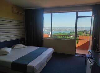 Отель Family Hotel Zelenika Варна Двухместный номер с 1 кроватью или 2 отдельными кроватями-7