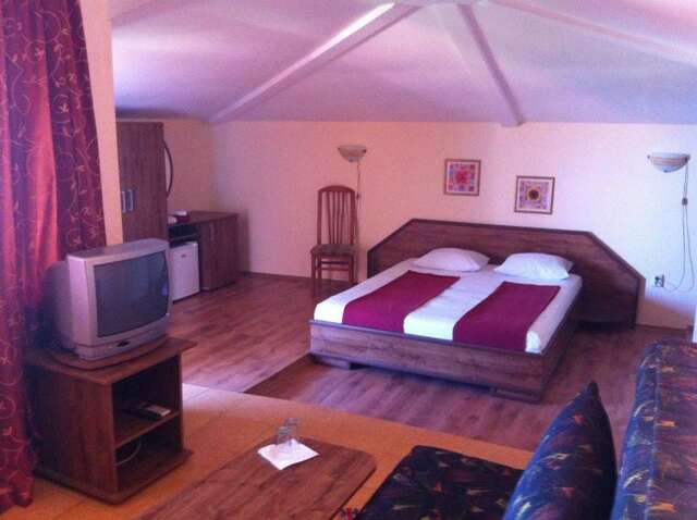 Отель Family Hotel Zelenika Варна-12